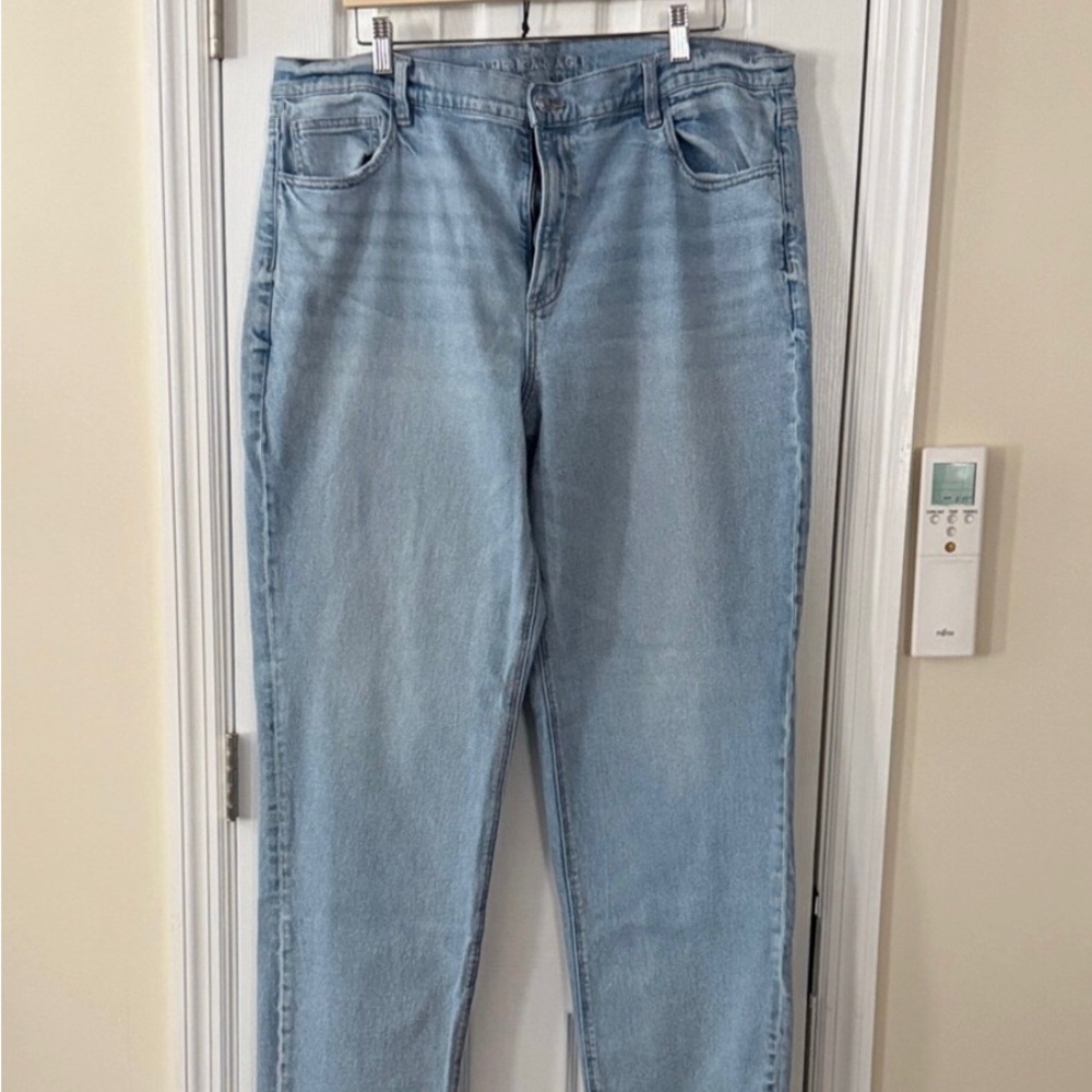 American Eagle Outfitters Light Blue Straight Leg Jeans